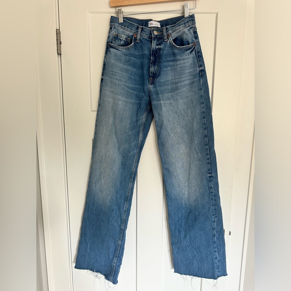 Zara High Waisted Jeans- size 4